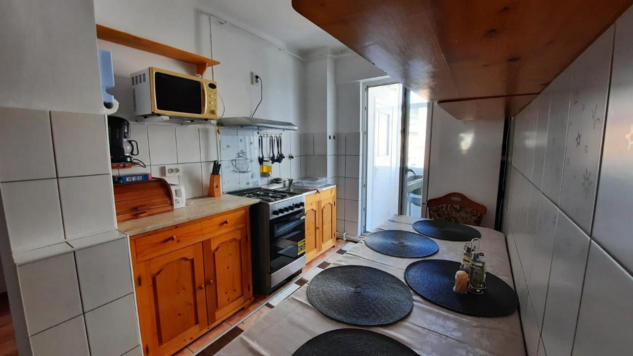 Bubu Apartament Петрошань Екстер'єр фото